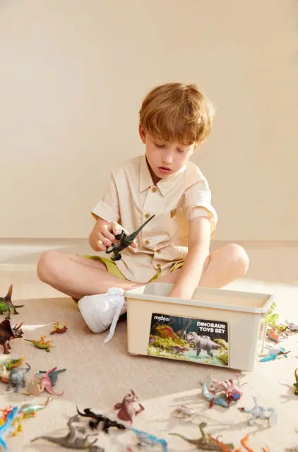 A child arranging mideer animal figures